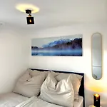 Zentrale Mit Dachterasse